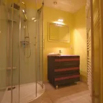 Spacieux Avec Terrasse, Confort Moderne Dans Un Cadre Verdoyant Et Propice Aux Balades. - Fr-1-589-79