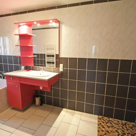 בית נופש Spacieux Avec Terrasse, Confort Moderne Dans Un Cadre Verdoyant Et Propice Aux Balades. - Fr-1-589-79 בה-לה-בה