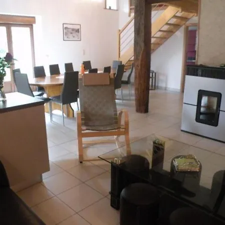 Spacieux Avec Terrasse, Confort Moderne Dans Un Cadre Verdoyant Et Propice Aux Balades. - Fr-1-589-79 *
