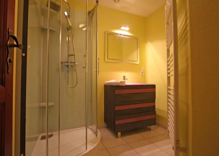 Spacieux Avec Terrasse, Confort Moderne Dans Un Cadre Verdoyant Et Propice Aux Balades. - Fr-1-589-79